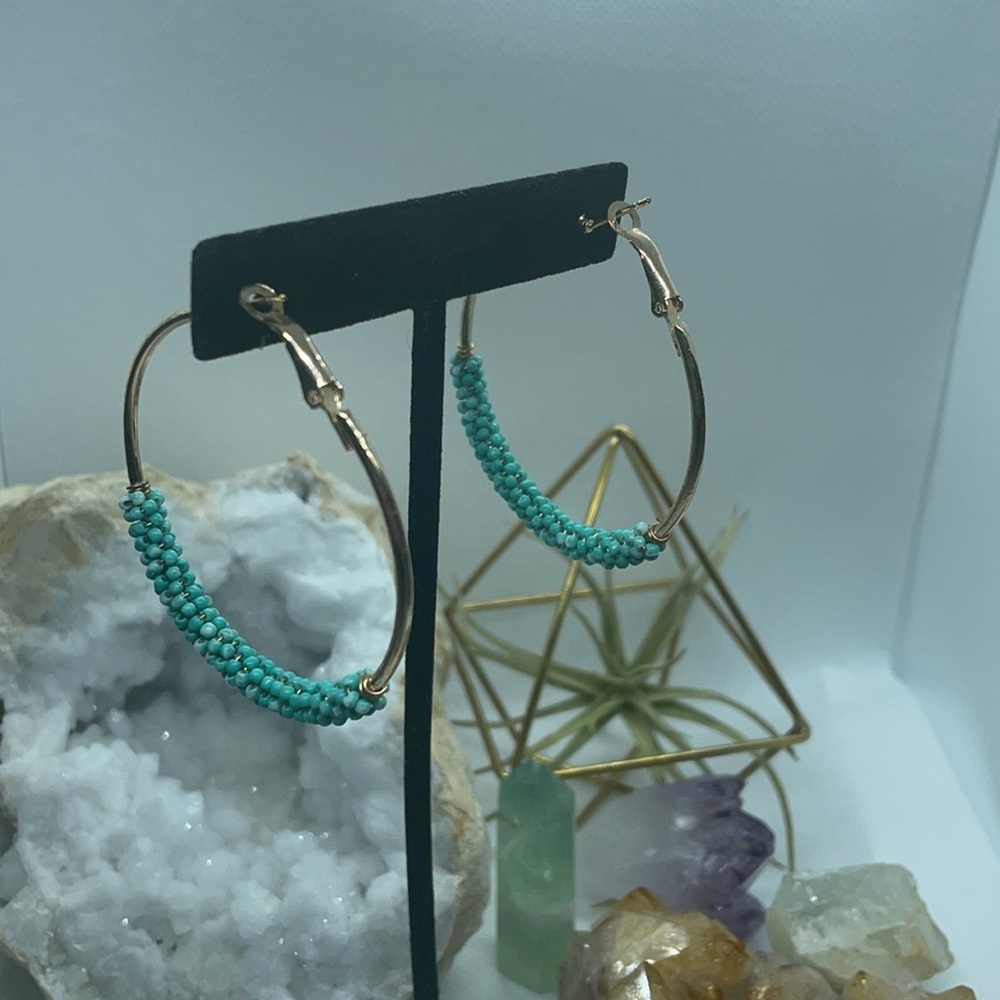 💫💙 Turquoise Beaded and Gold Hoop Earrings